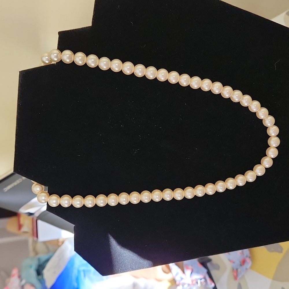 Faux creamy white pearl necklace